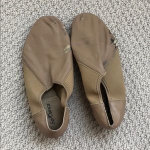SoDanca nude jazz shoes size 7 (JZ43)